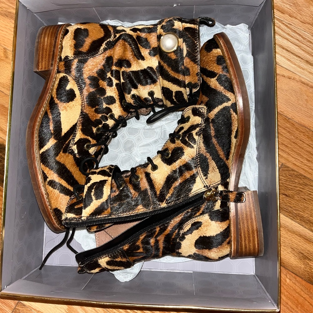Louise eat Cie Leopard Combat Boot with Pearl size 8.5